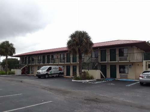 Riviera Motel image 1